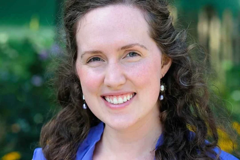 madeline thomas headshot