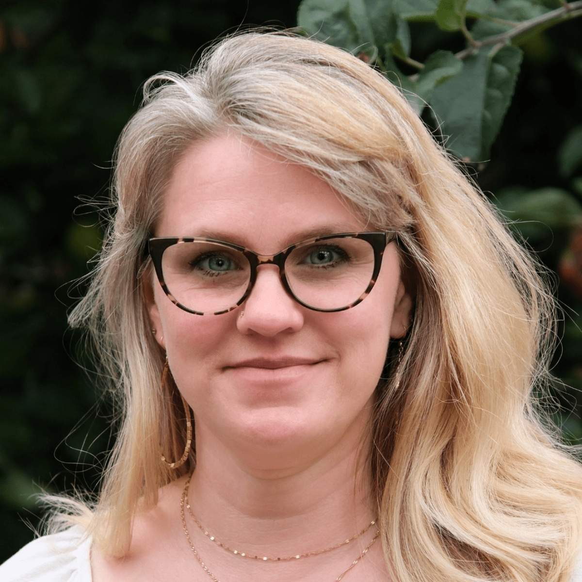 Emmy Auge Headshot