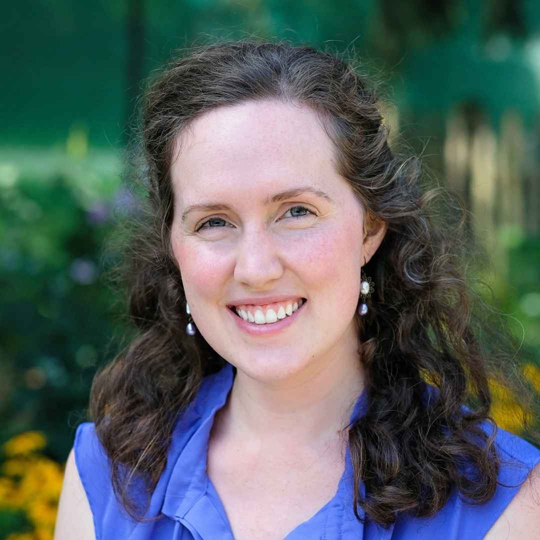 madeline thomas headshot